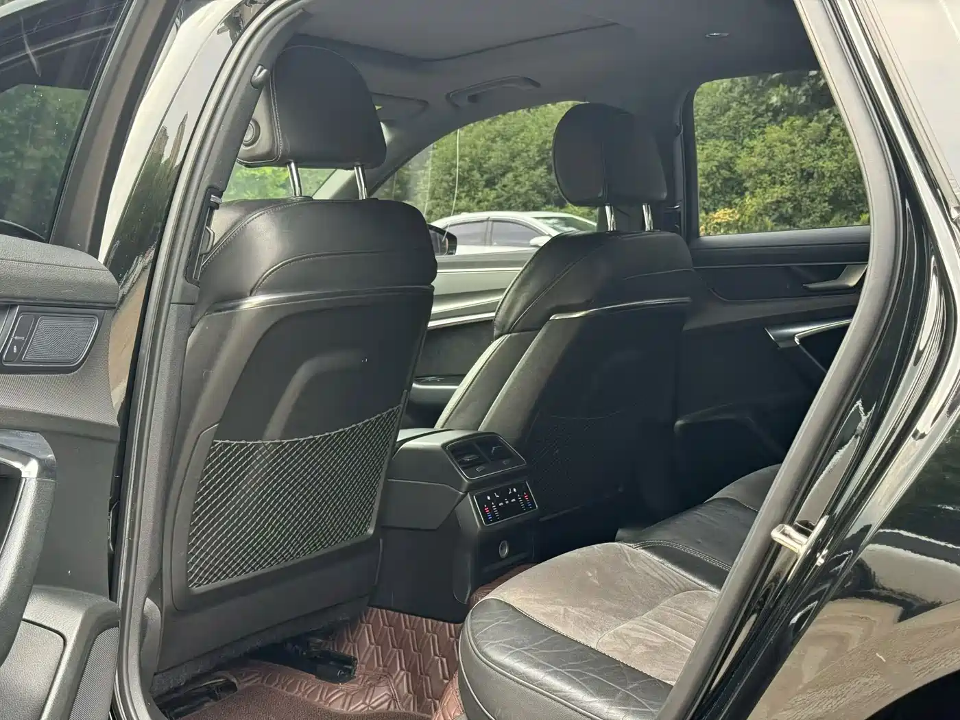 Фото 6 - Audi A6L