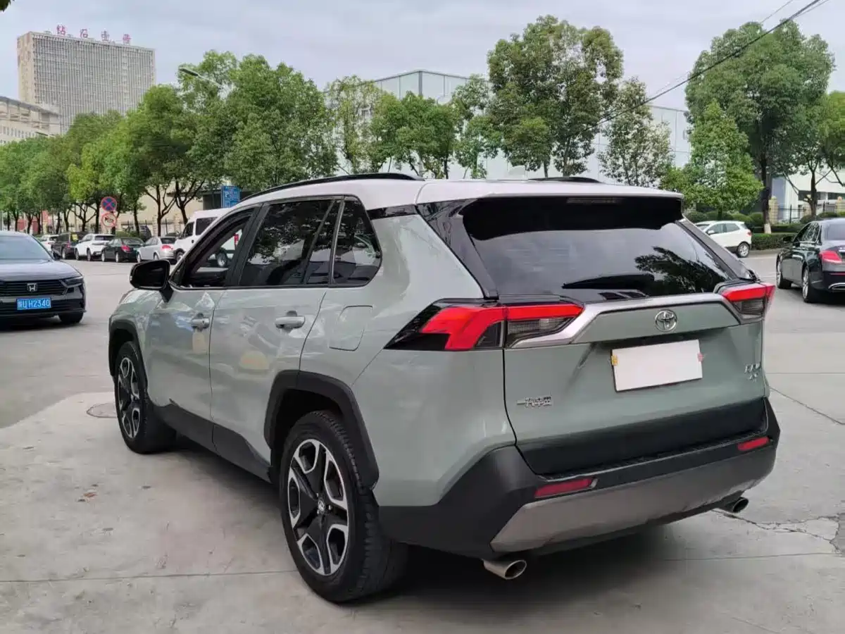Toyota RAV4 Rongfang 2020 2.0L CVT 4WD Premium Edition фото 7