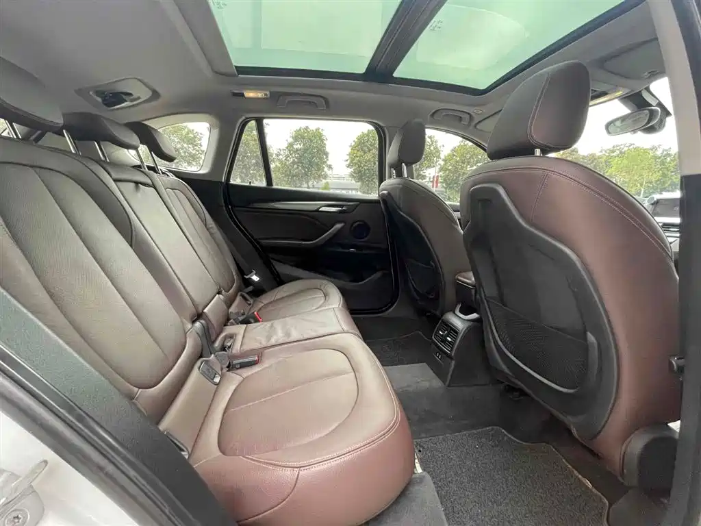 BMW X1 2019 sDrive18Li Premium Model фото 12
