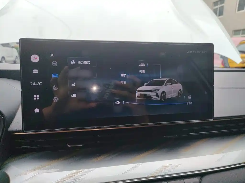 Photo 18 - Geely Emgrand L HiP