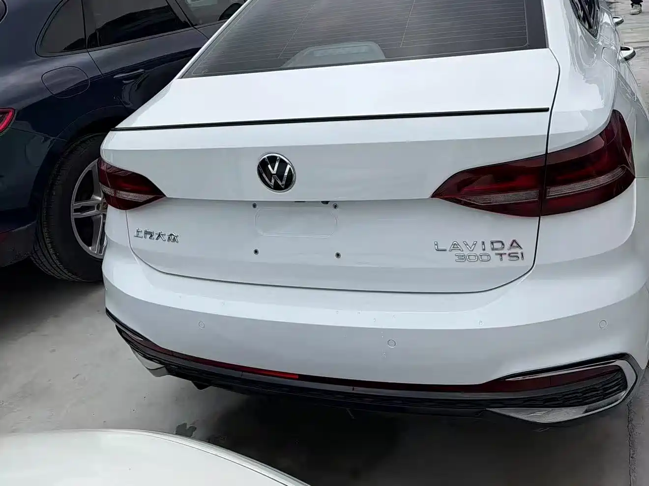 Volkswagen Lavida 2023 Model 300TSI DSG Starlight Leading Edition фото 4