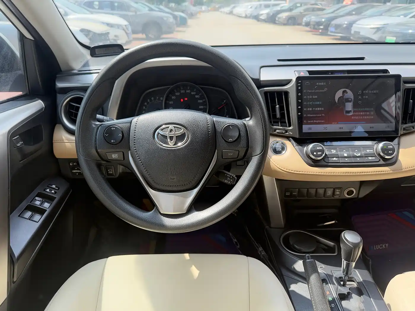 Фото 7 - Toyota RAV4