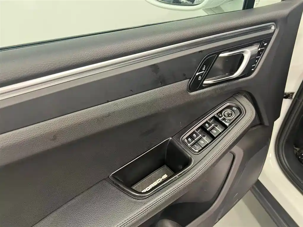 Porsche Macan 2023 Macan 2.0T фото 13