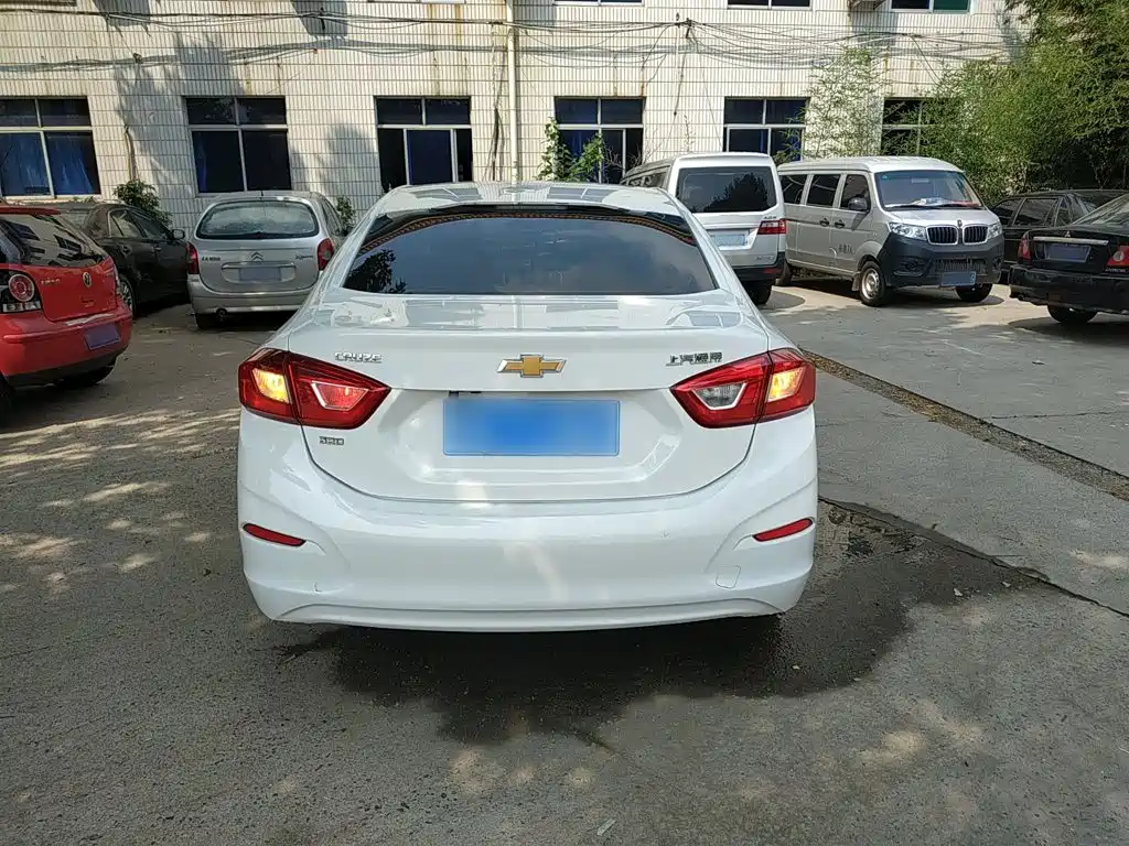 Chevrolet Cruze 2018 2018 320 Automatic Pioneer Sunroof Edition