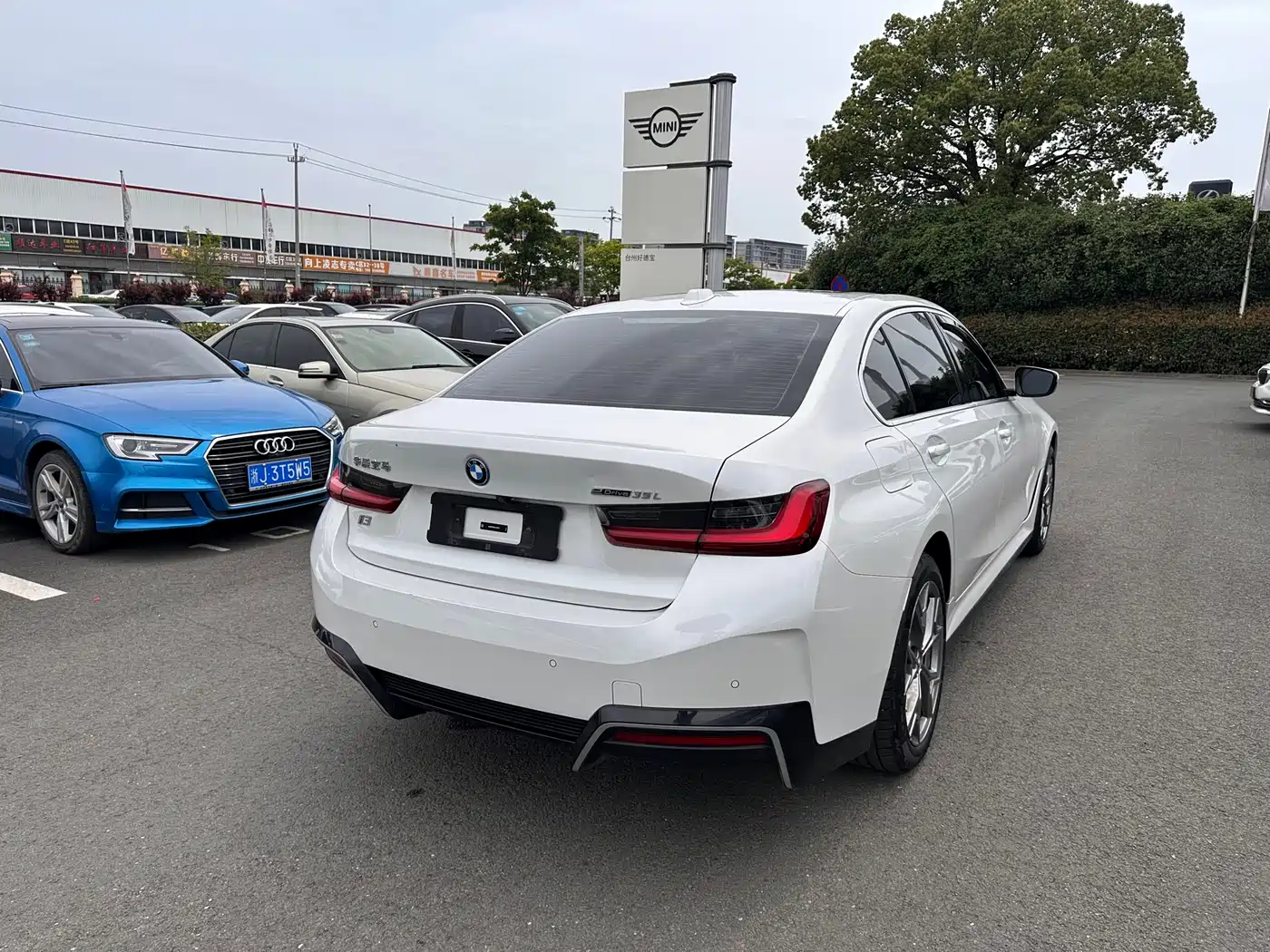 BMW i3 2022 eDrive 35 L фото 9