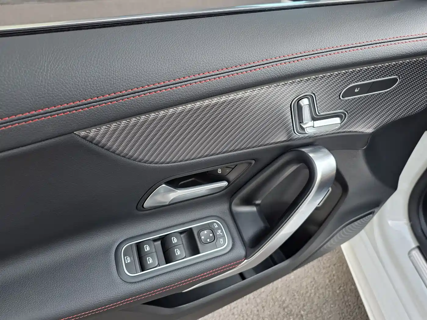 Mercedes-Benz A-Class 2024 A 200 L Fashion Edition фото 33