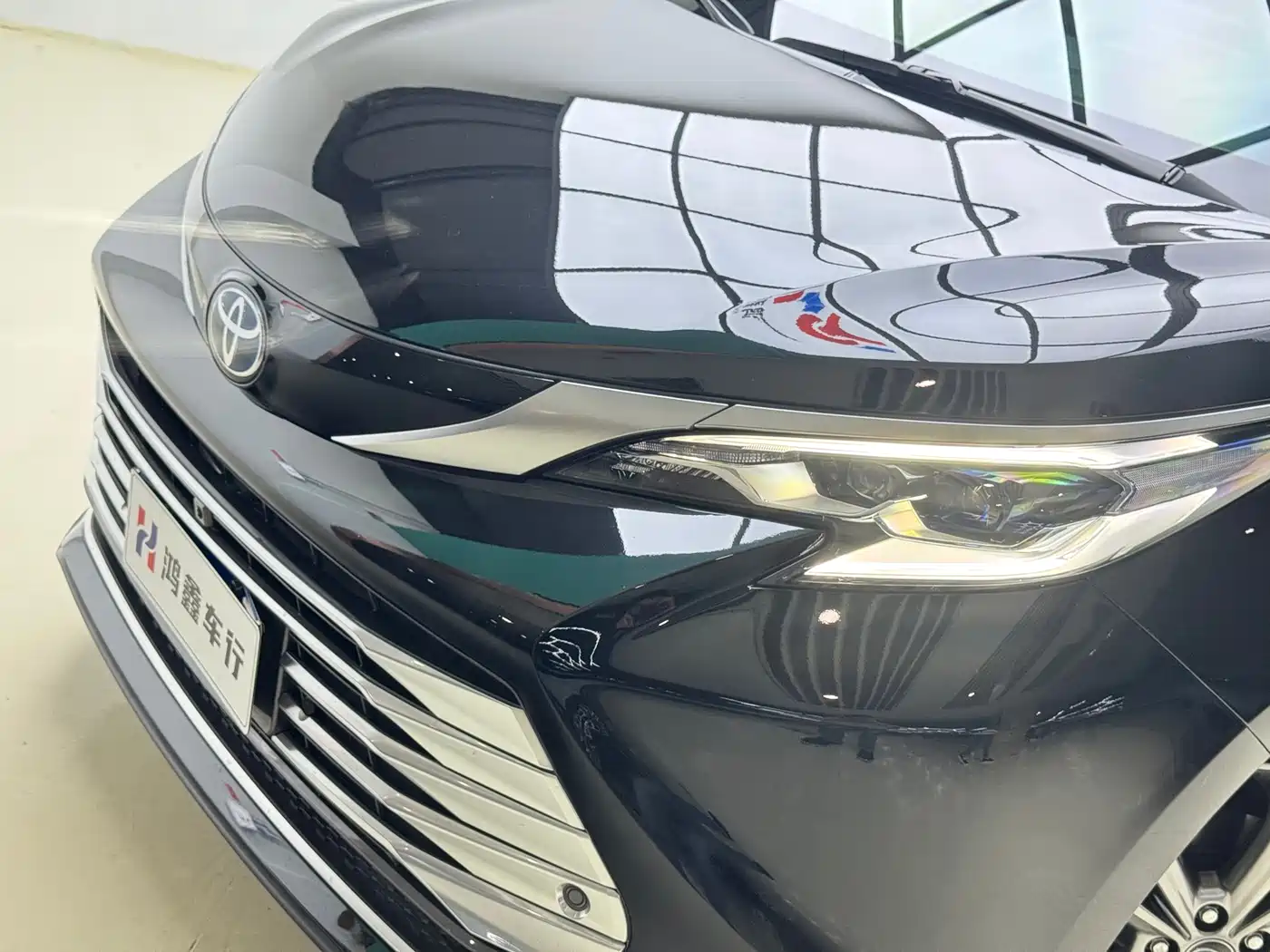 Toyota Sienna 2023 2.5L Hybrid Platinum Edition фото 18
