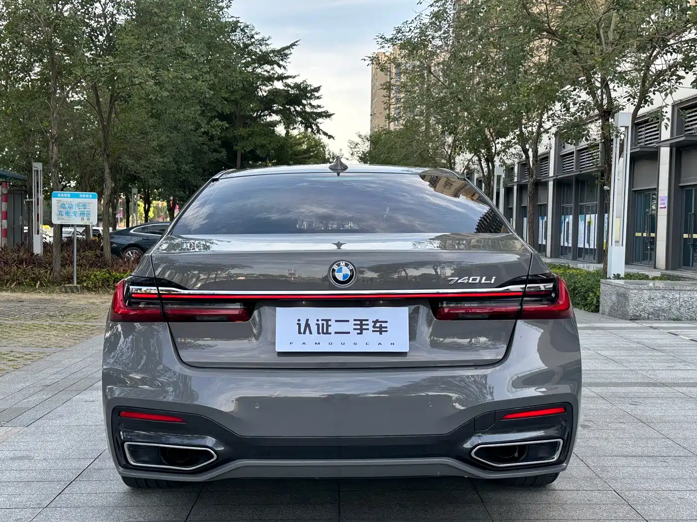 BMW 7 Series 2019 740Li Exclusive M Sport Package фото 13