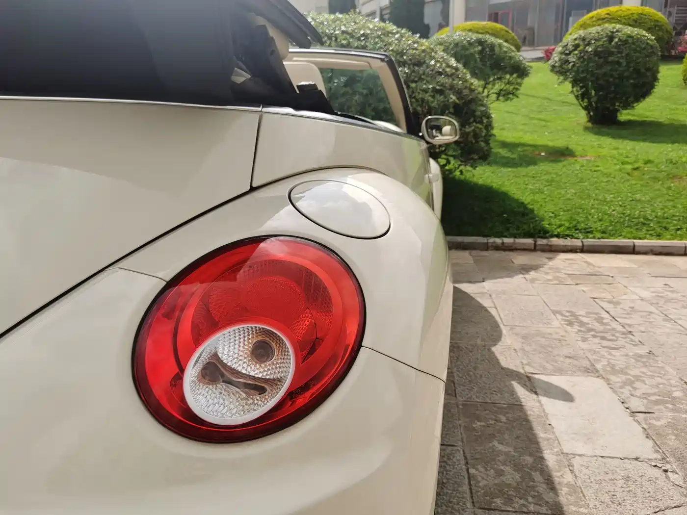 Volkswagen Beetle 2010 Model 2.0 BlackOrange Convertible Luxury Edition фото 11