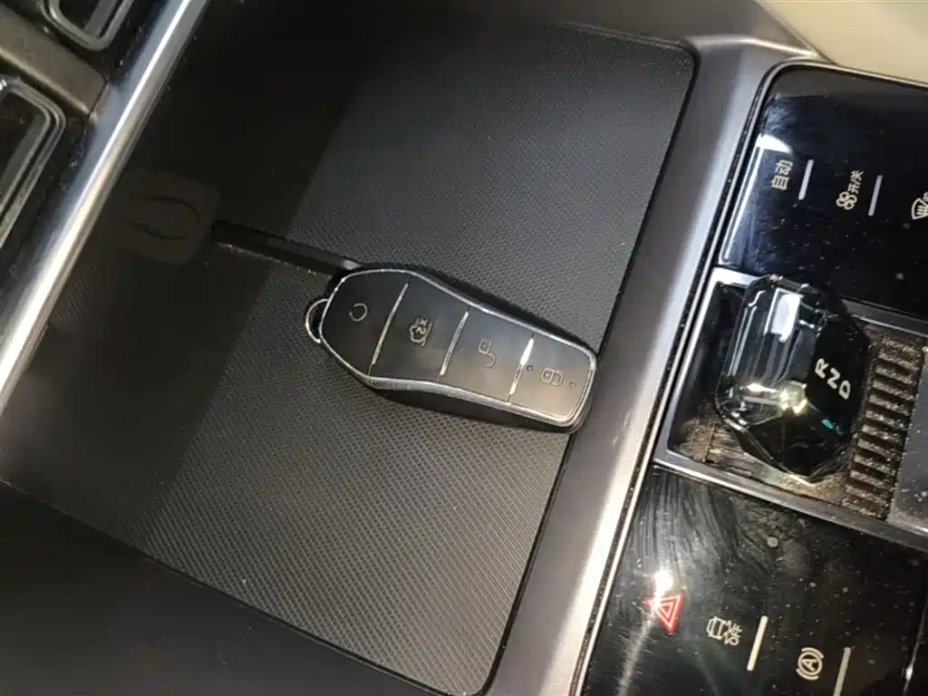 BYD Song PLUS PHEV 2024 Glory Edition DM-i 110km Flagship фото 9