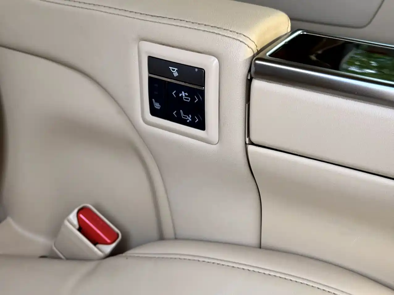 Toyota Alphard 2018 3.5L Luxury фото 20