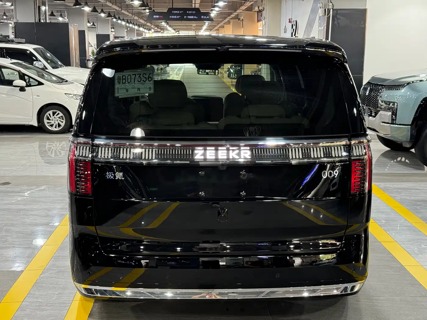 ZEEKR 009 2026 2024 6-seat Executive AWD 108kWh