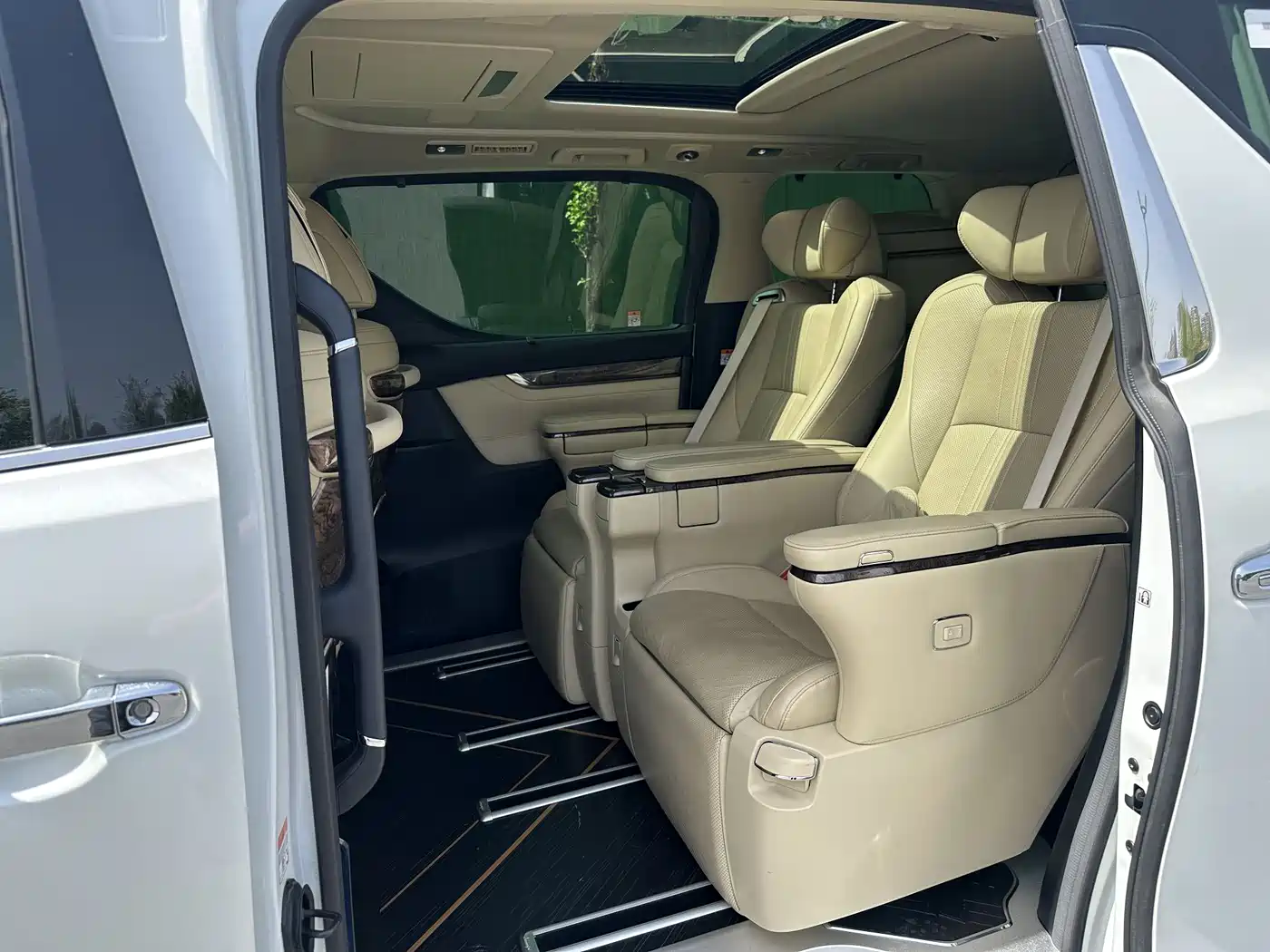 Toyota Vellfire 2023 Crown Hybrid 2.5L HV Ultimate фото 6