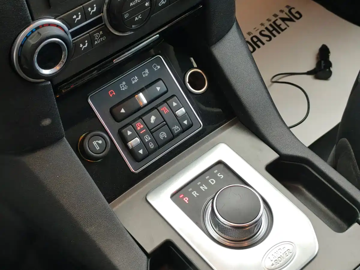 Land Rover Discovery 2016 3.0 SC V6 HSE фото 13