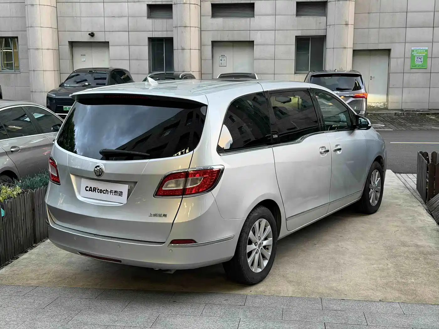 Фото 4 - Buick GL8