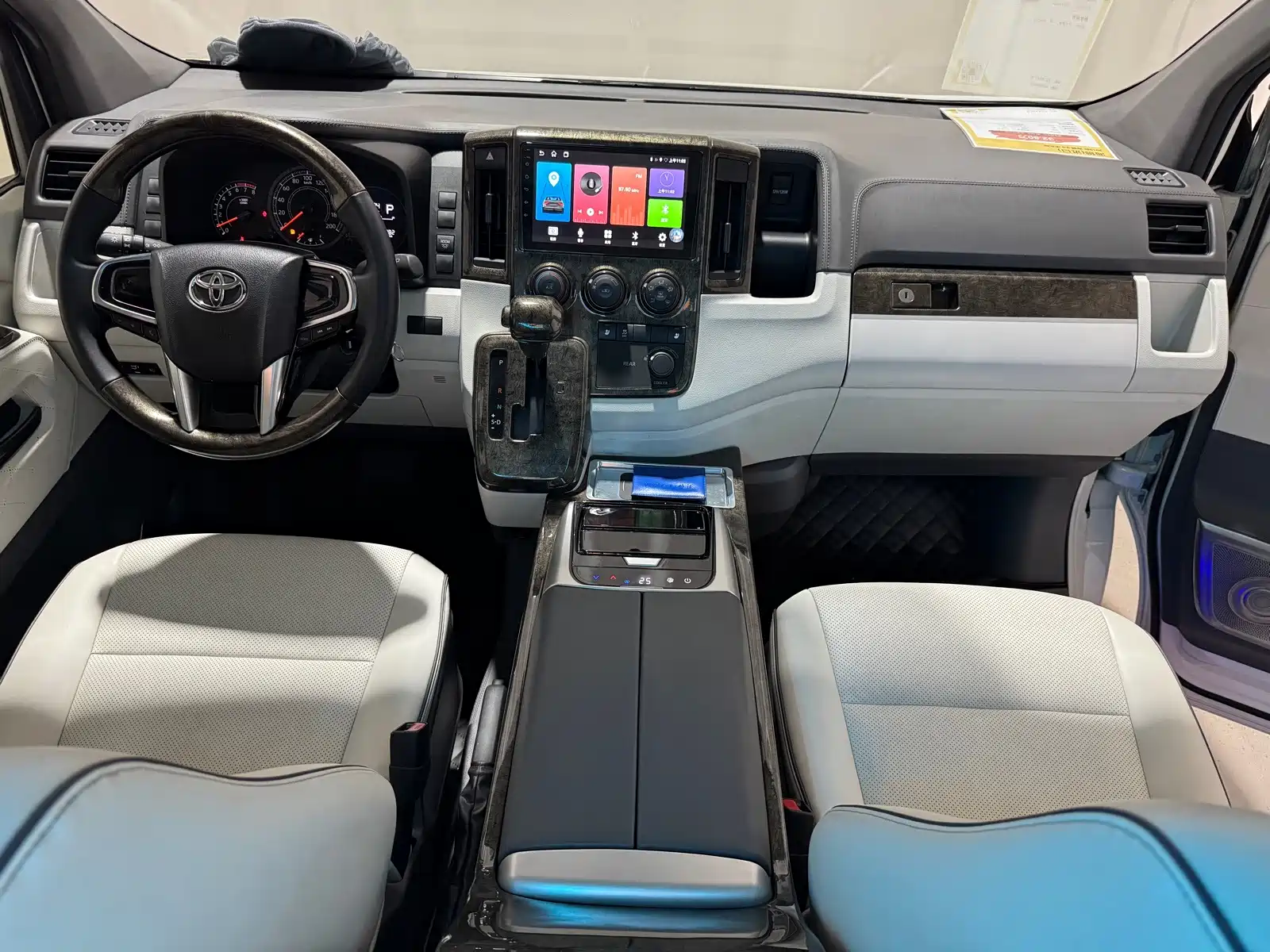 صورة 15 - Toyota HIACE