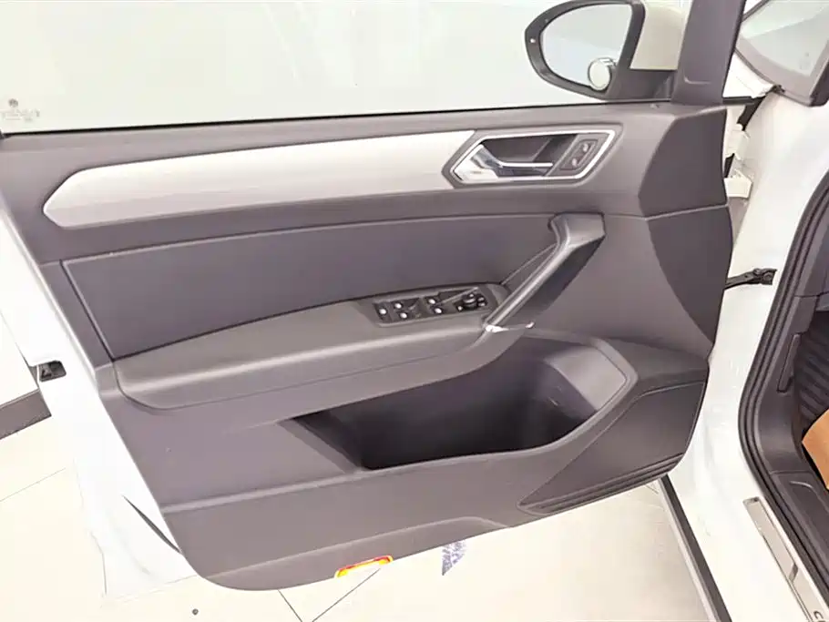 Volkswagen Touran 2018 Touran L 280TSI DSG Frontier Edition 7-Seater China V фото 7