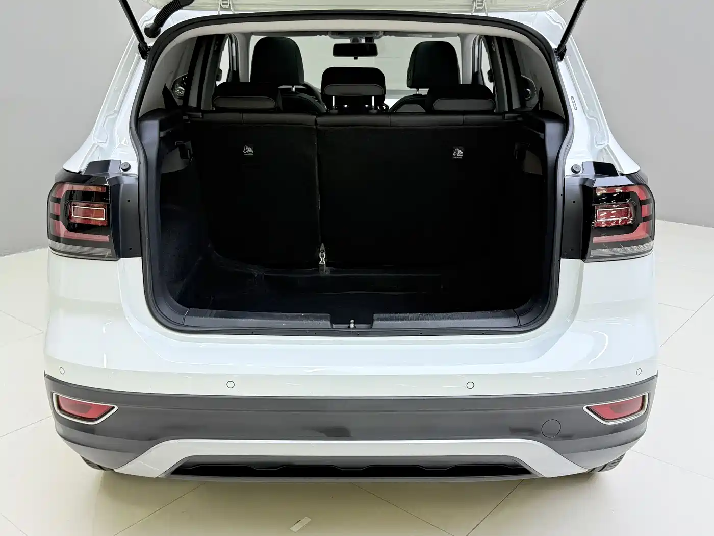 VOLKSWAGEN EXPLORING THE SHADOW