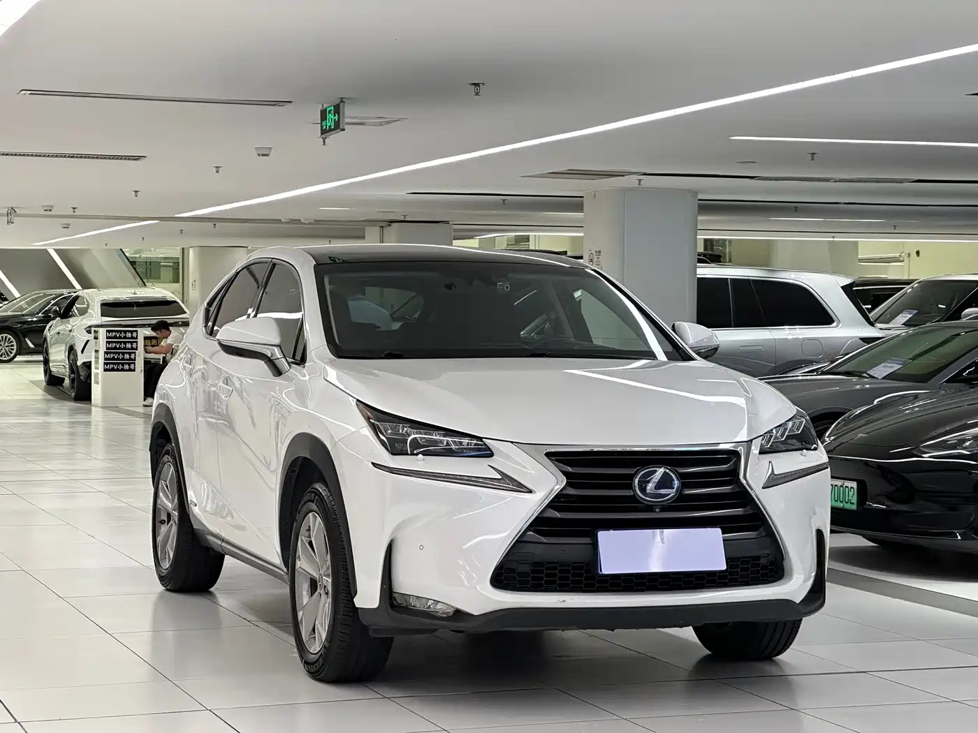 Фото 3 - Lexus NX