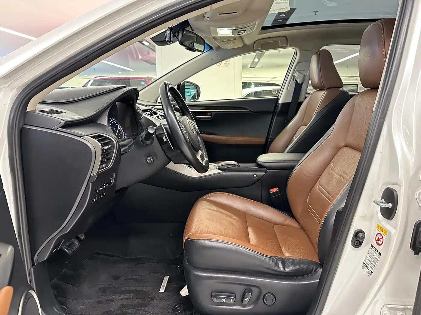 Фото 9 - Lexus NX