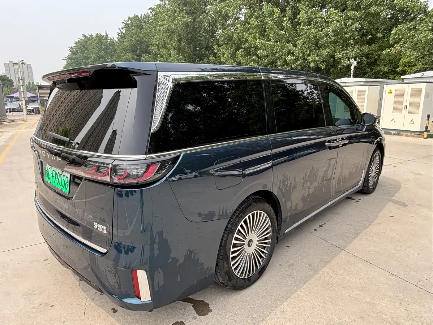 Voyah Auto Voyah Dreamer 2025 Model PHEV 4WD Premium QianKun Edition фото 9