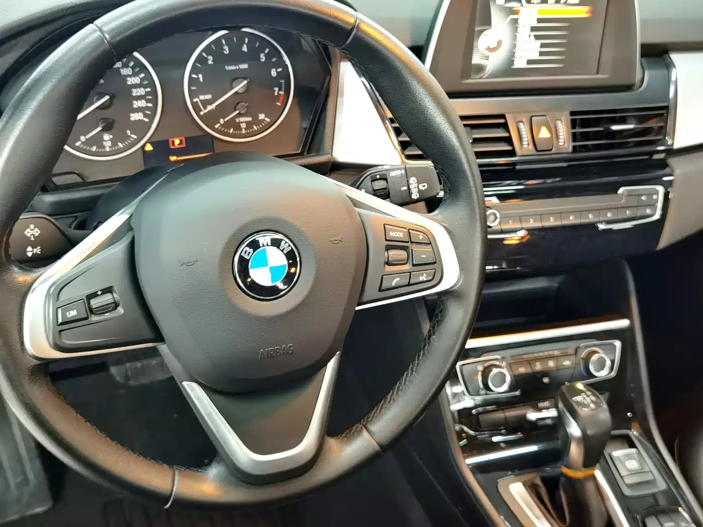 BMW 2 Series Touring 2016 218i Fashion Model фото 10