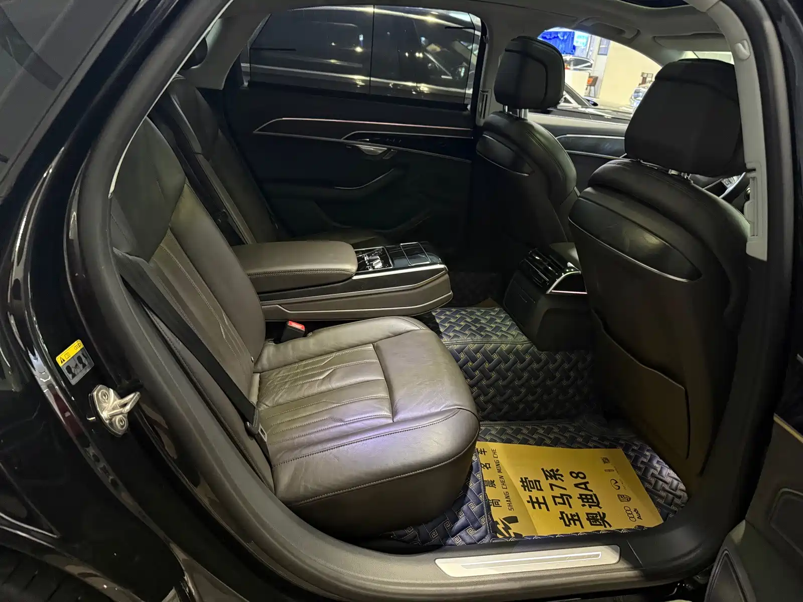 Фото 5 - Audi A8