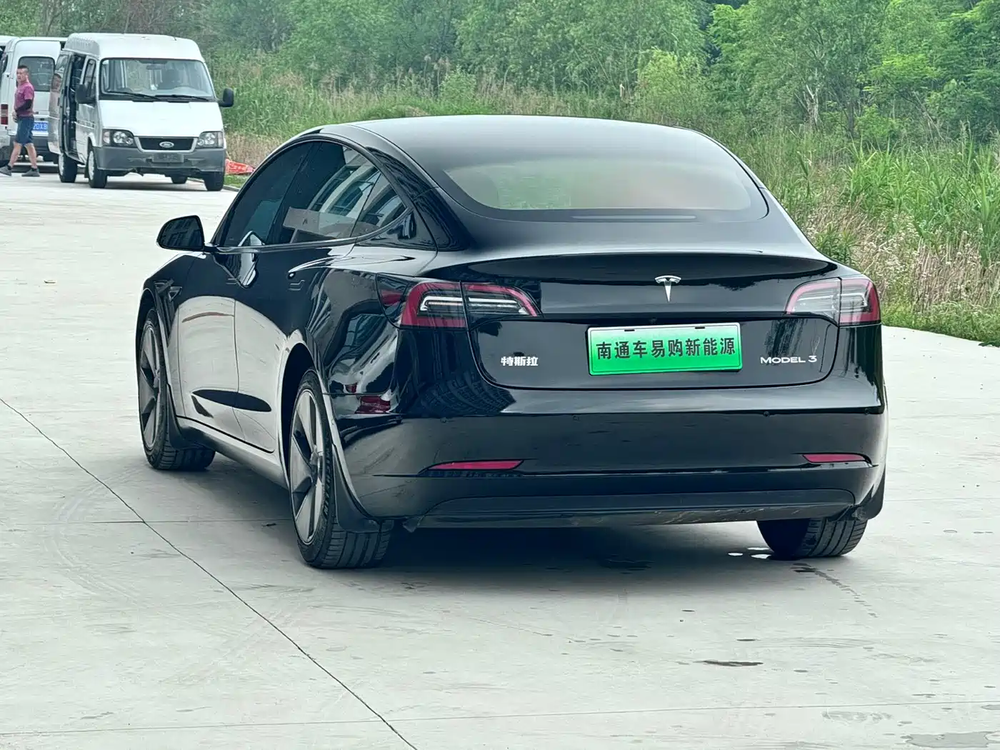 TESLA MODEL 3