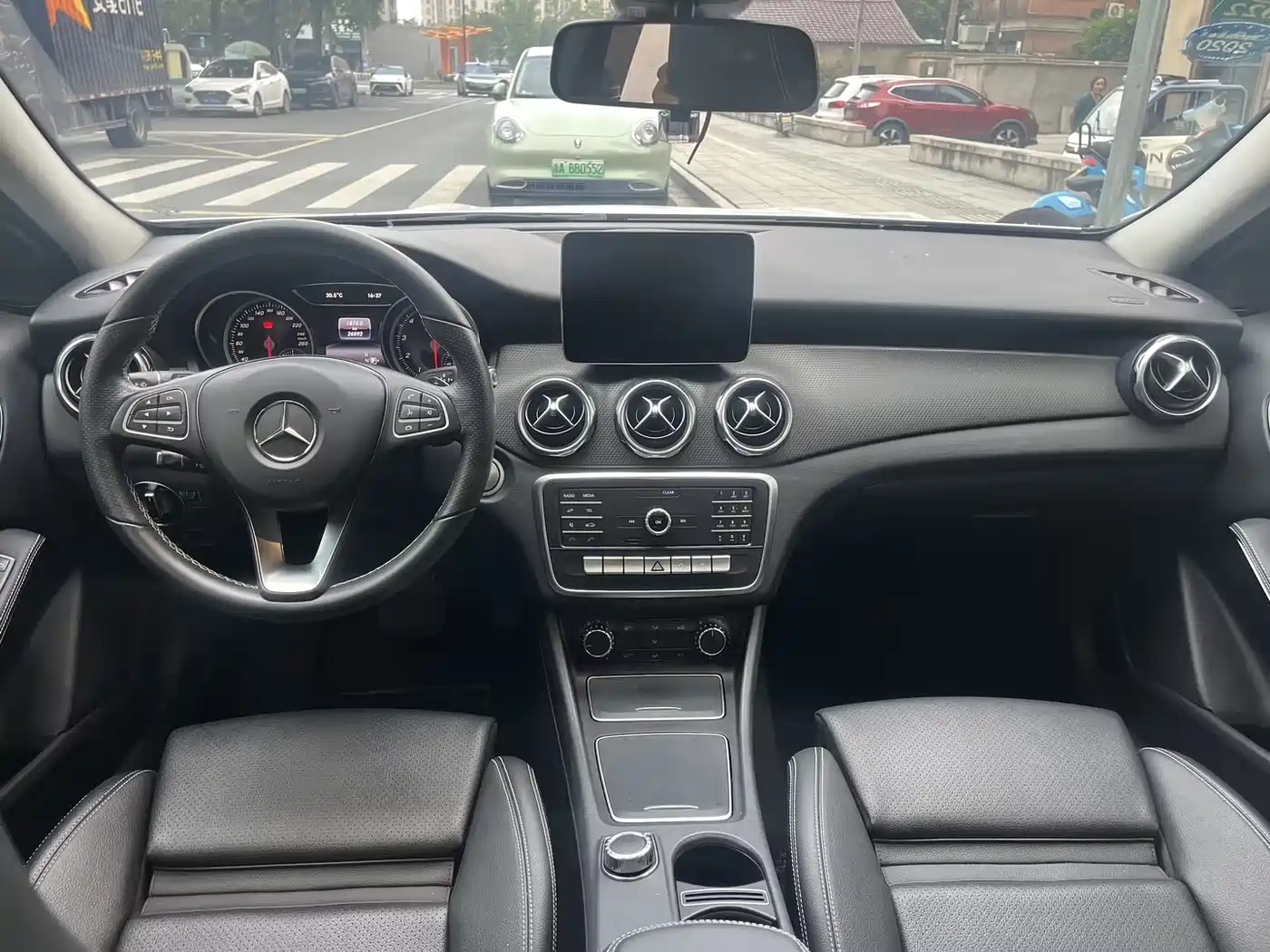 Mercedes-Benz GLA 2018 GLA 200 Dynamic фото 8