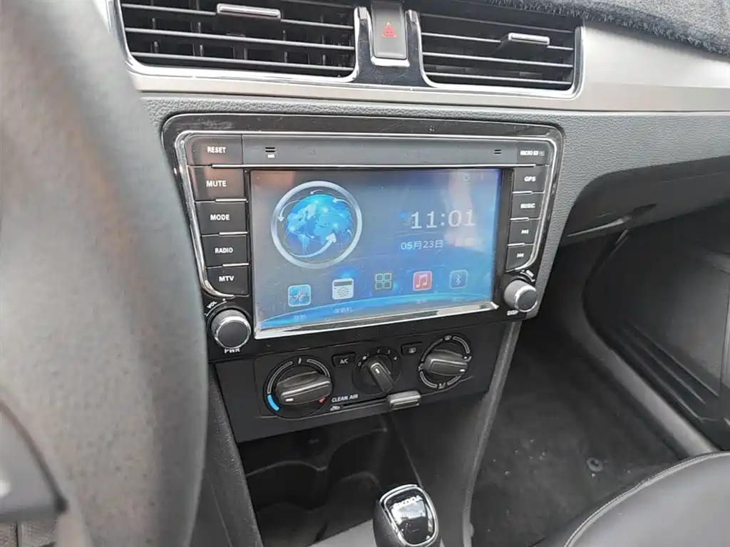Škoda Skoda Rapid Spaceback 2016 Facelift 1.6L Automatic Innovation Edition фото 13