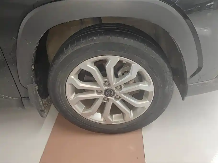 Toyota Frontlander 2023 2.0L CVT Elite Edition фото 6