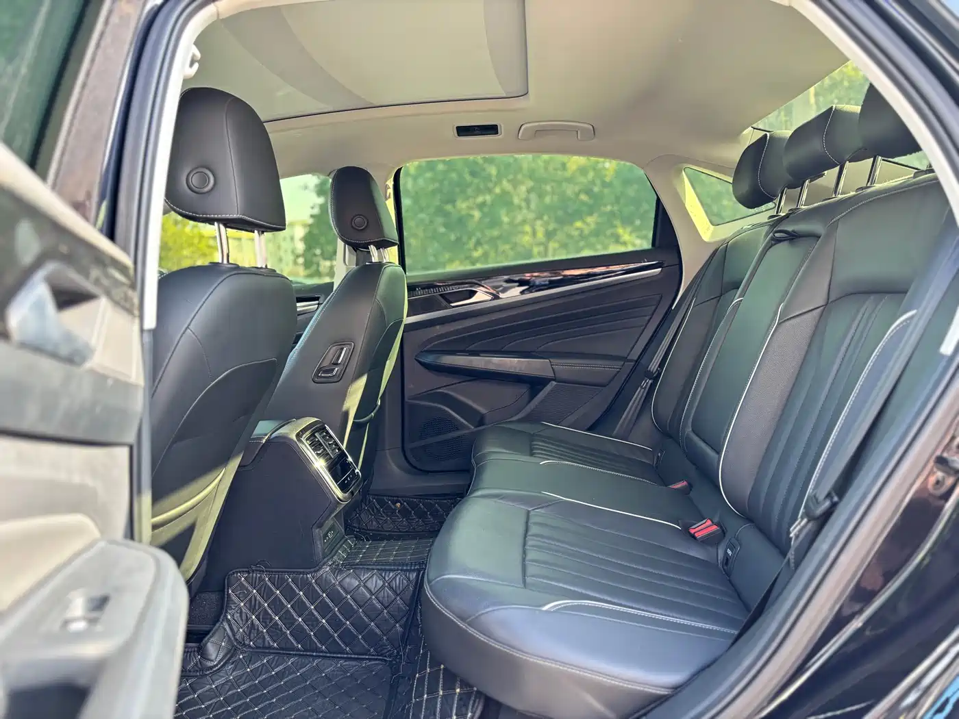 Volkswagen Passat 2023 Facelift 330TSI Starlight Elite Edition фото 10