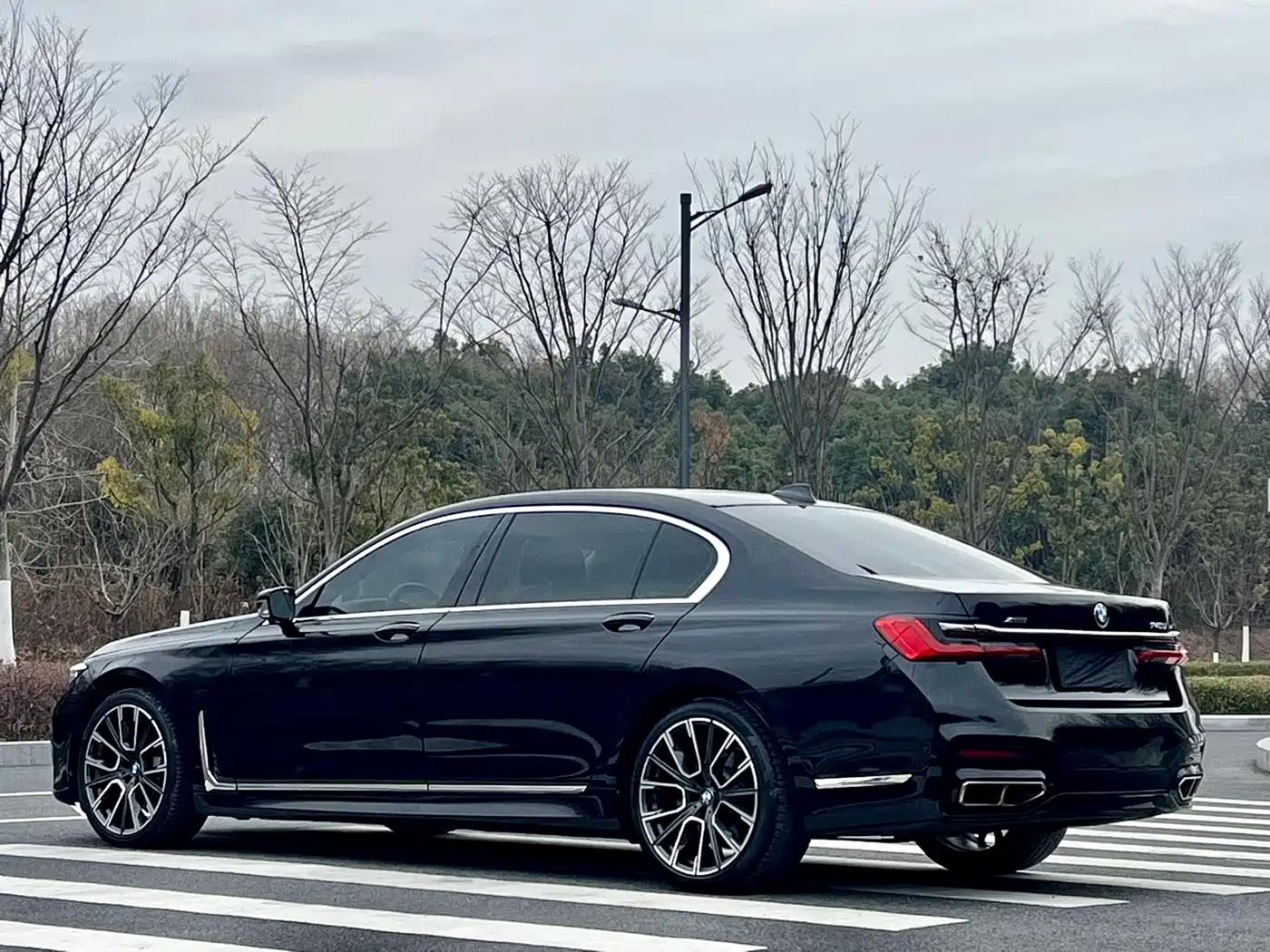 BMW 7 Series 2016 740Li Leading Edition фото 7