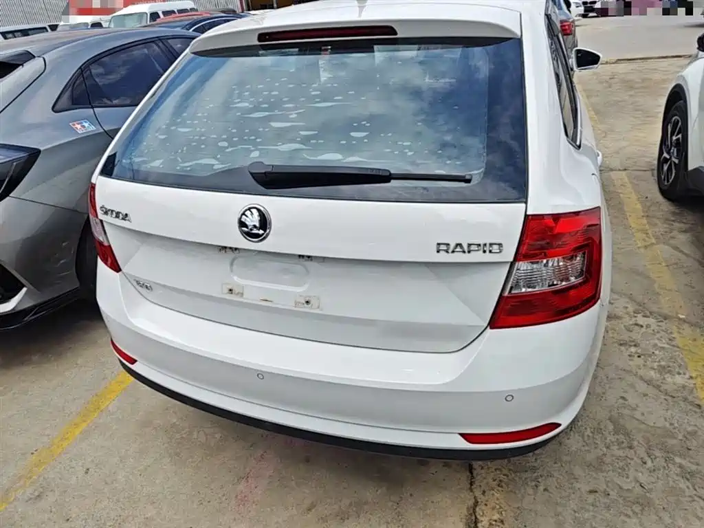 Škoda Skoda Rapid Spaceback 2016 Facelift 1.6L Automatic Innovation Edition фото 6