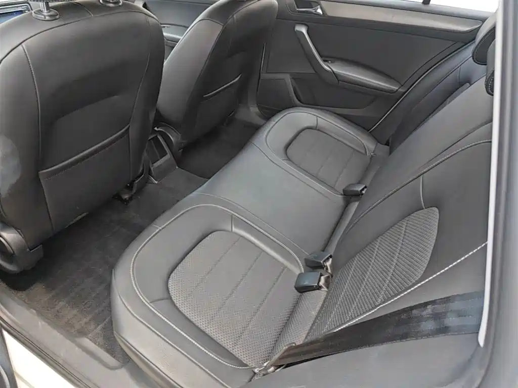Škoda Skoda Rapid Spaceback 2016 Facelift 1.6L Automatic Innovation Edition фото 17