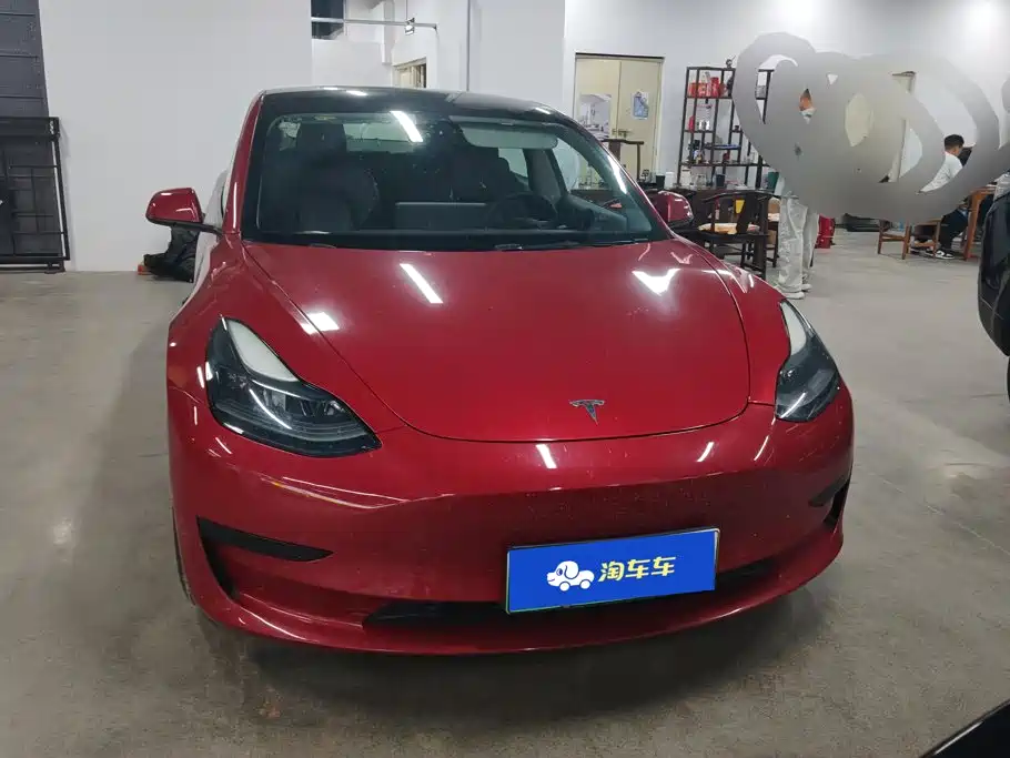 Фото 2 - Tesla Model 3
