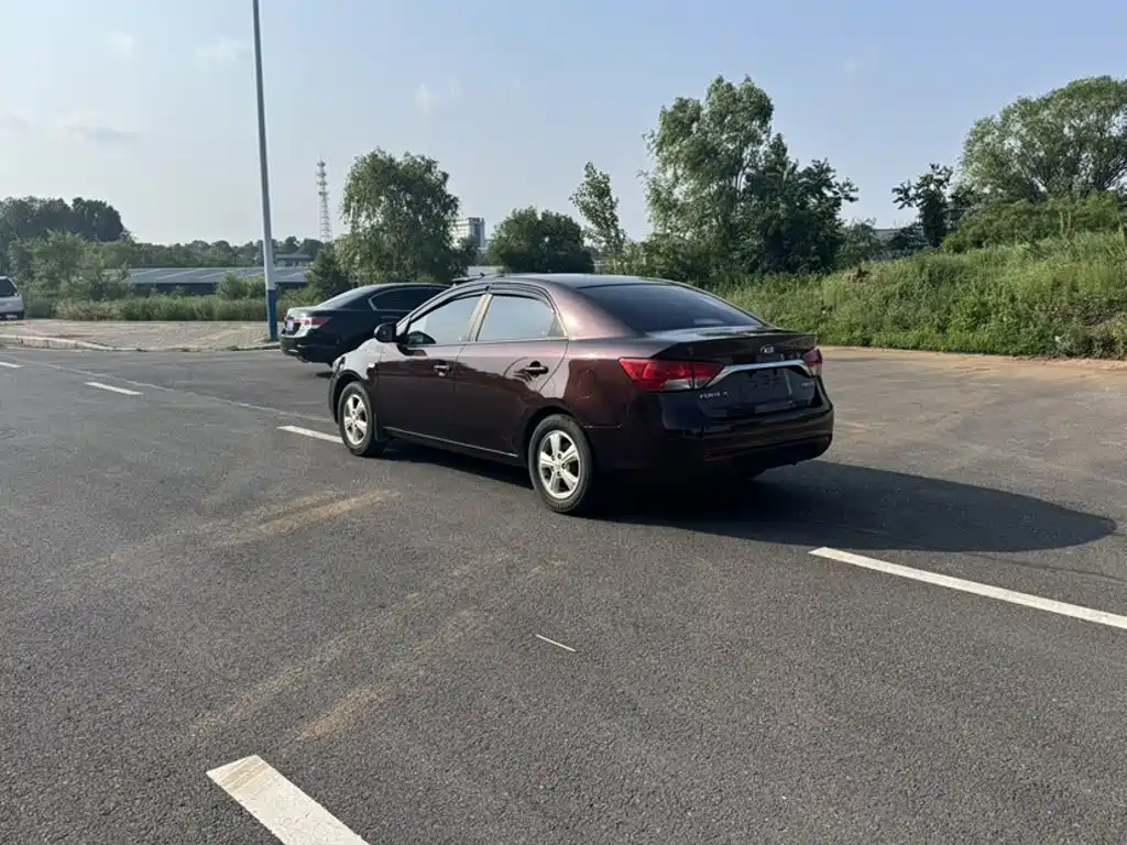 Kia Forte 2015 2014 1.6L MT GL