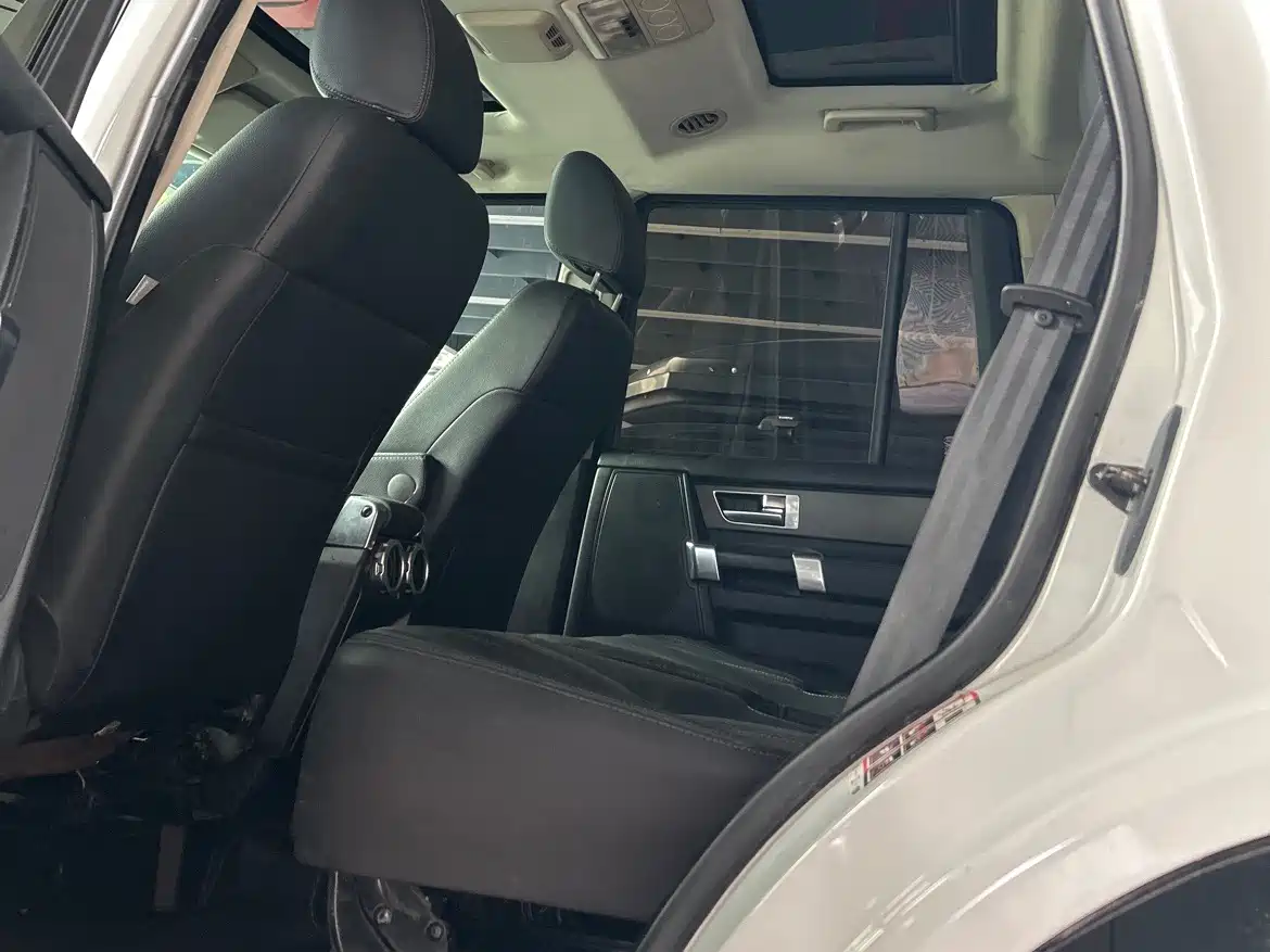 Land Rover Discovery 2015 3.0 SC V6 SE фото 11