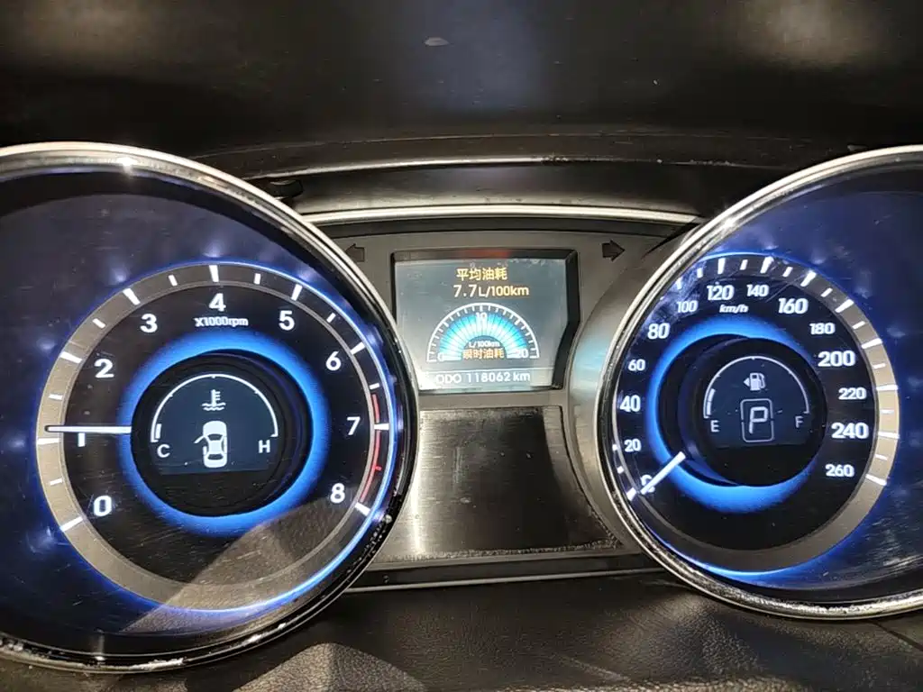 Photo 12 - Hyundai Sonata