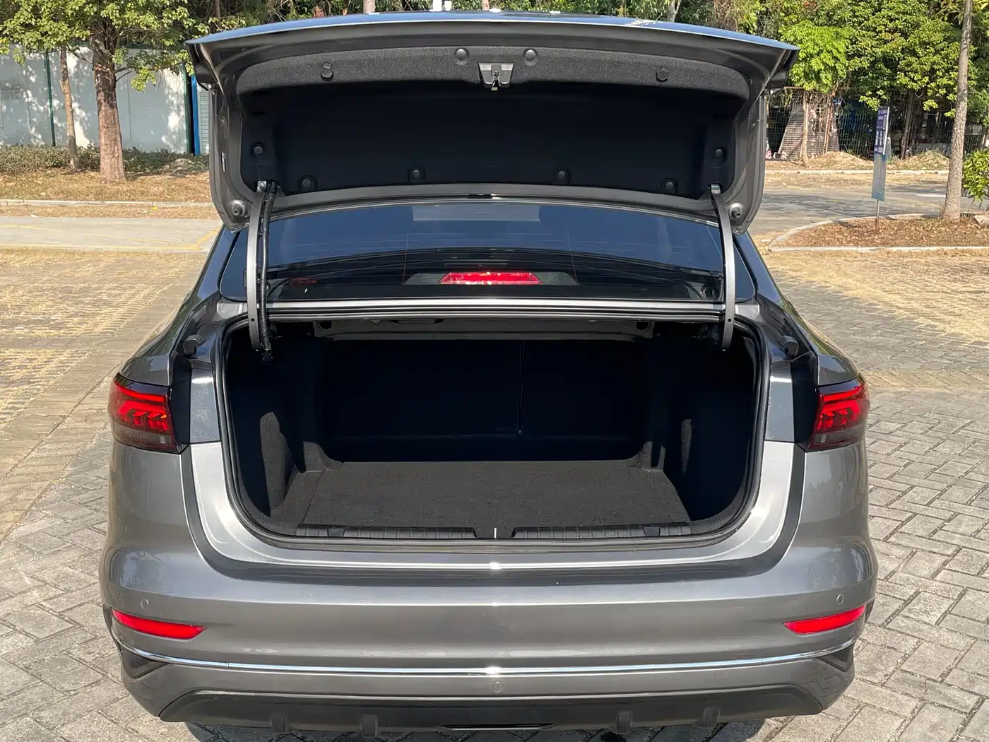 GEELY AUTOMOBILE EMGRAND