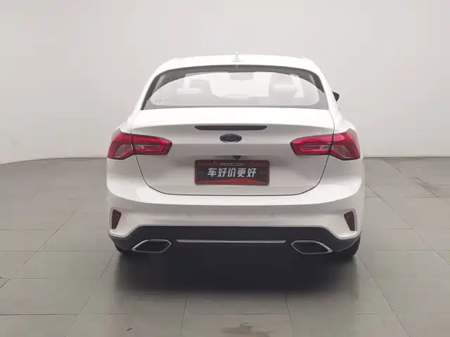 Ford Focus 2021 Sedan EcoBoost 180 Auto Trend — фото 4