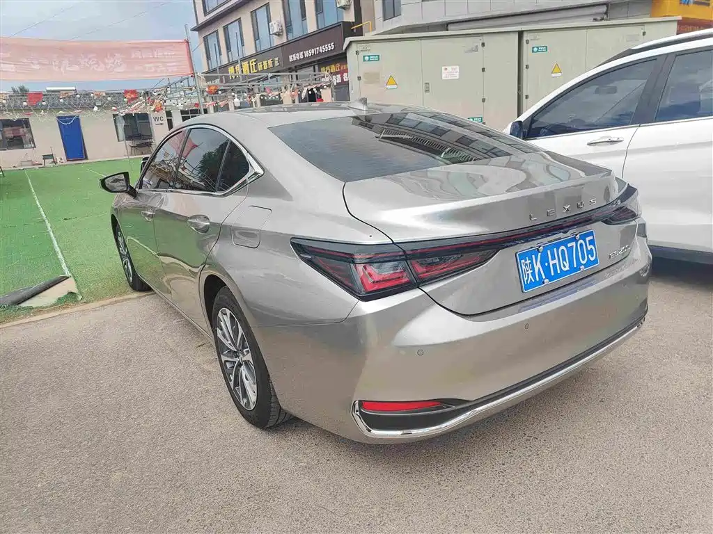 Lexus ES 2026 2025 200 Ultimate Edition