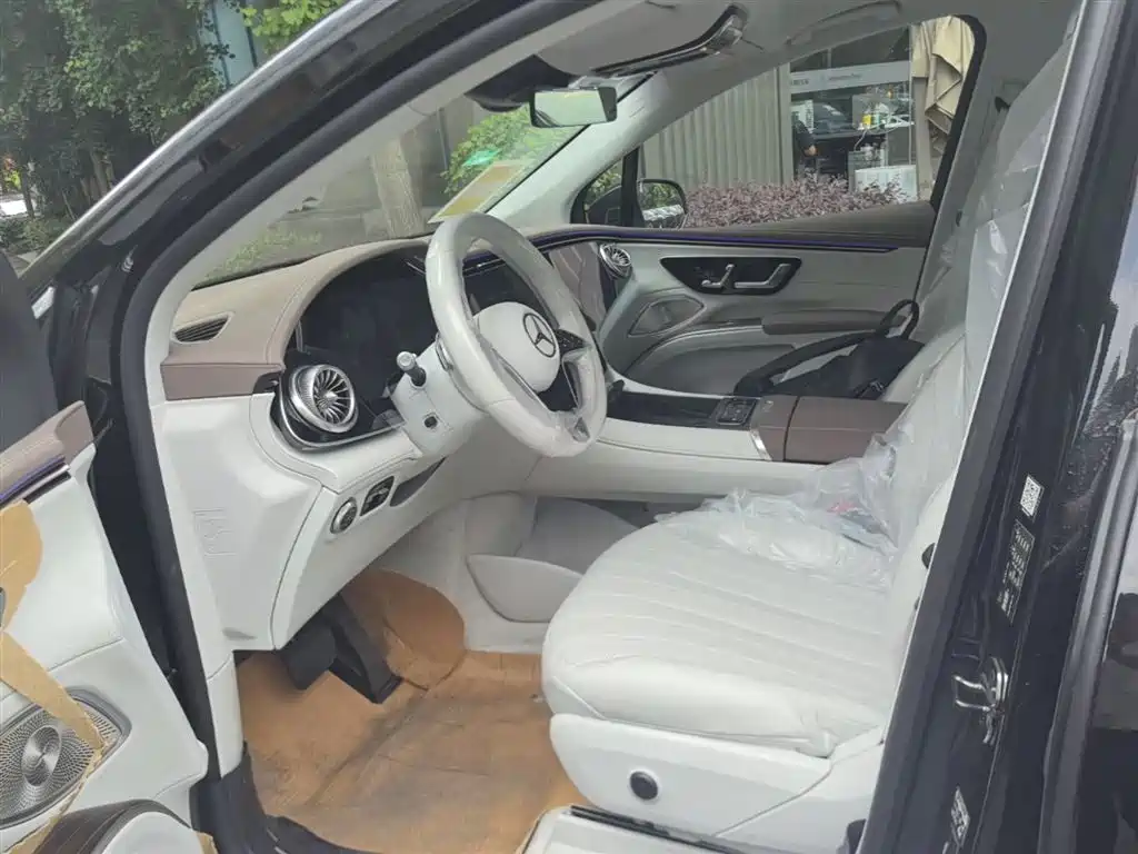 Mercedes-Benz EQS SUV 2025 Model 500 4MATIC фото 15