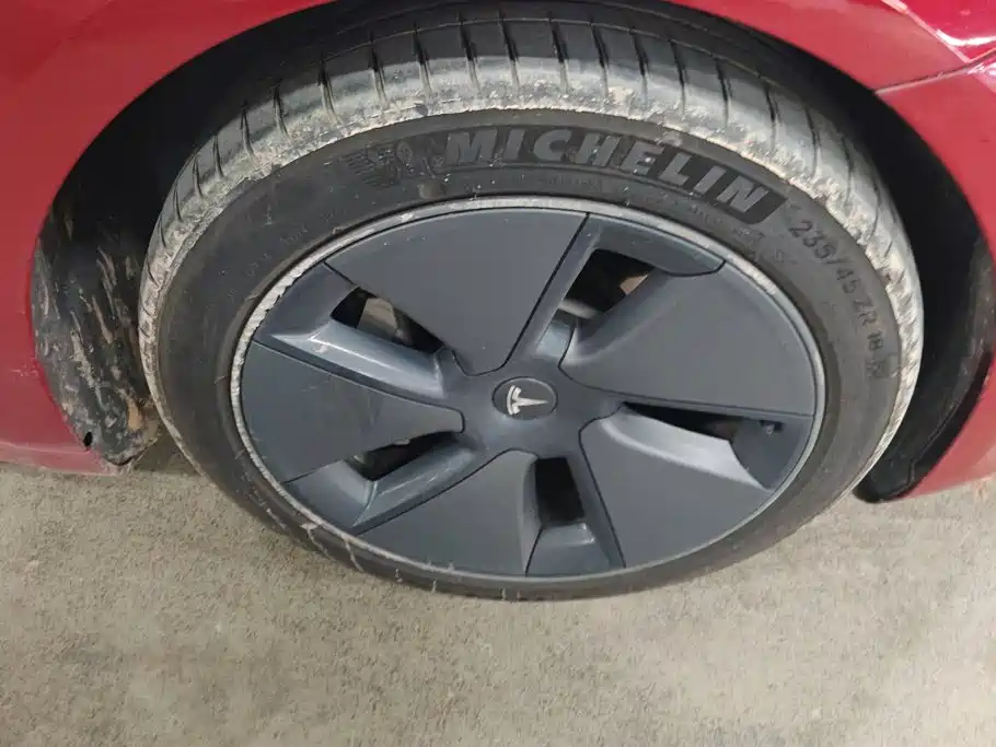 Фото 6 - Tesla Model 3