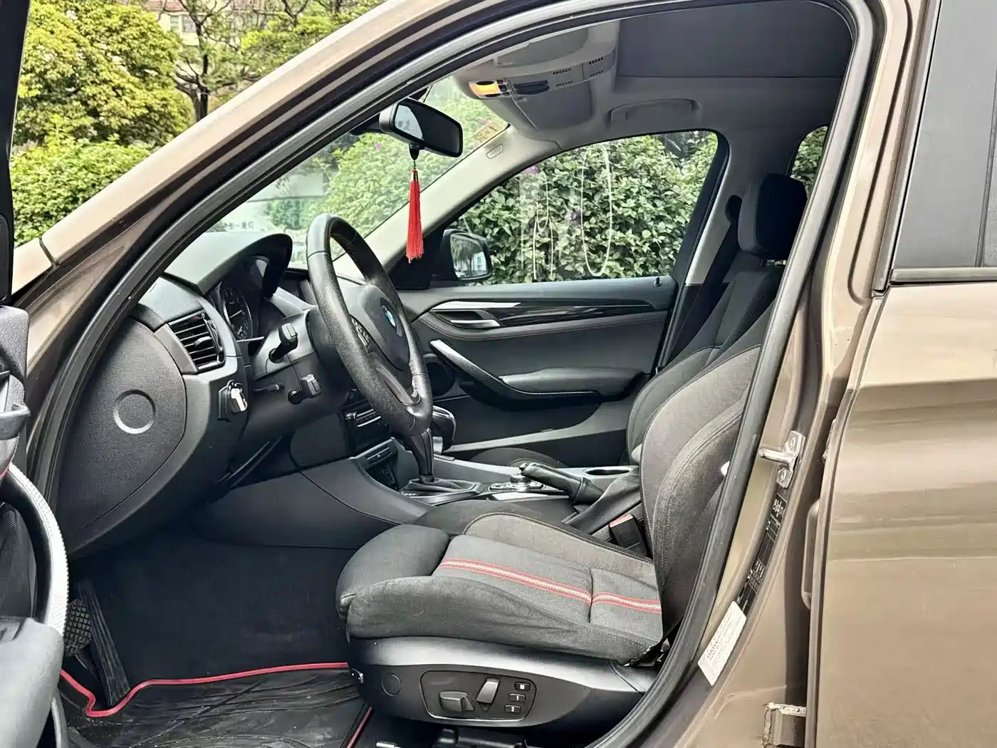 BMW X1 2013 sDrive18i Sport Design Package фото 3
