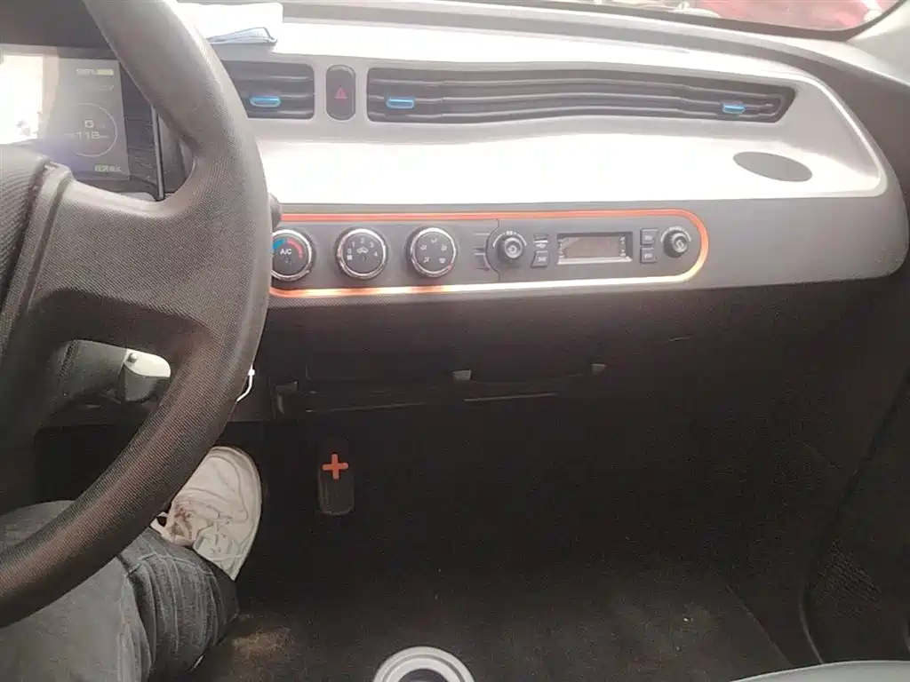 Photo 9 - Wuling Motors Hongguang MINIEV