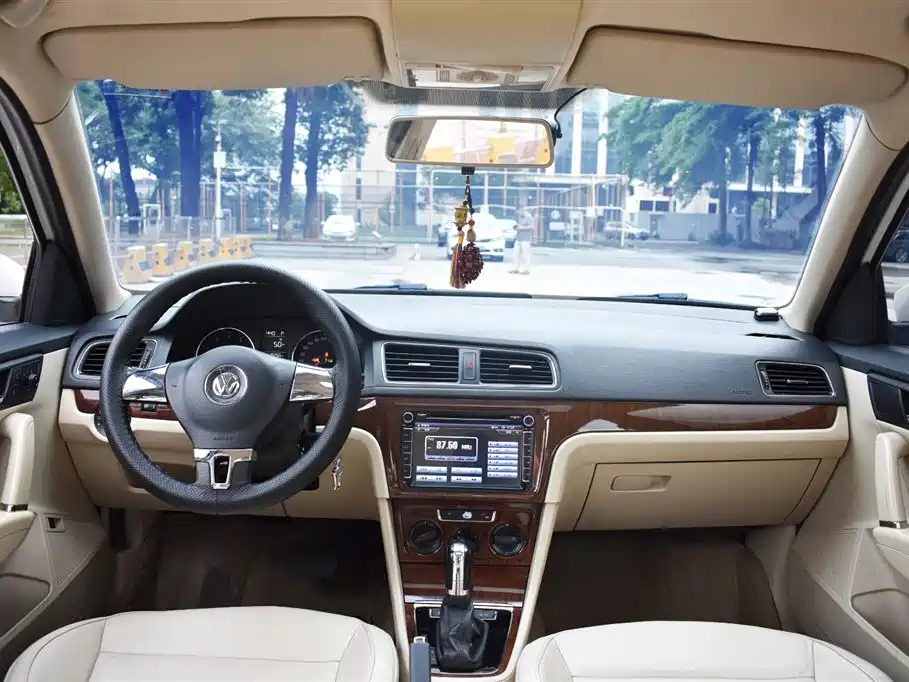 Volkswagen Lavida 2013 Facelift Classic 1.6L Automatic Comfort фото 14