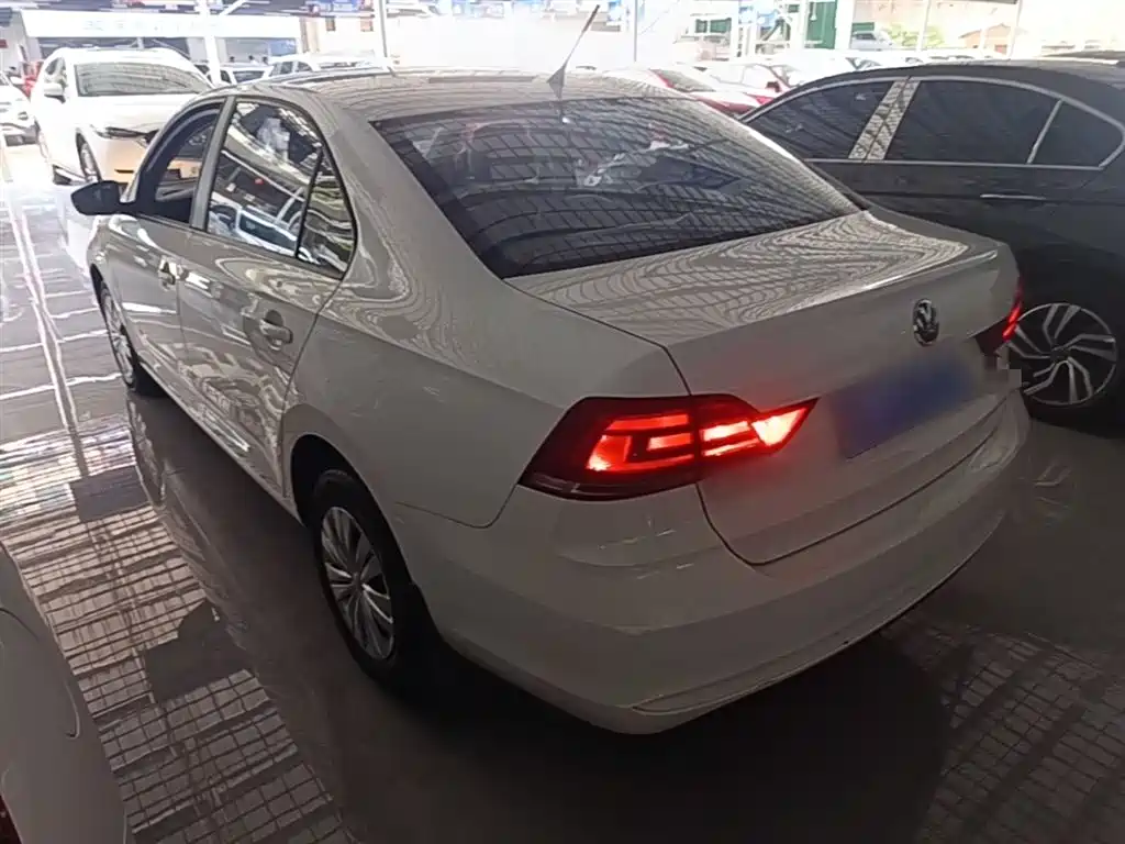 Volkswagen Santana 2016 1.6L Automatic Trend Edition фото 5