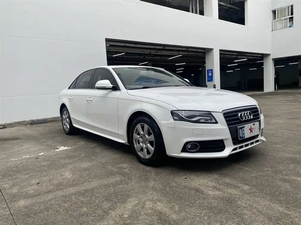 Audi A4L 2012 2.0 TFSI Auto Standard фото 3