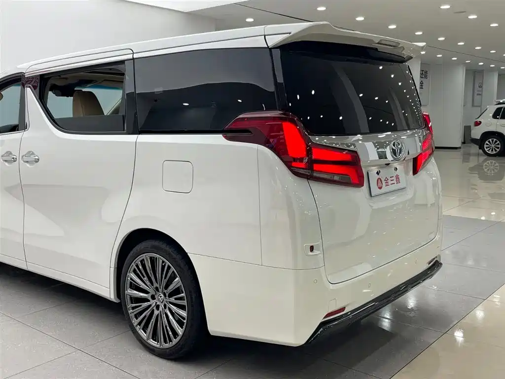 Toyota Alphard 2021 Hybrid 2.5L Luxury фото 37